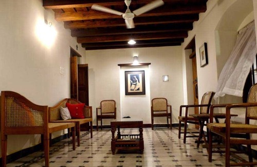 Kozhinjampara House | Restored150 yr Old Mansion - Granary experience