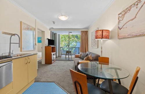 Chippendale Apartment | Retro Chippendale Stay - Pool & Gym Access