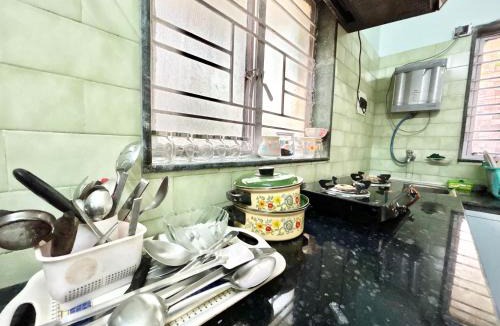 Sector II House | Retro Style 2BHK near Salt Lake Sector 5 Metro Station