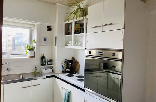 Kirribilli Apartment | Retro Sydney Harbour-view- Free Parking