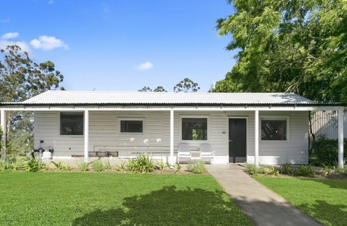 Woodville Cottage | Ribba Cottage - Riverfront Cottage with Outdoor Bath