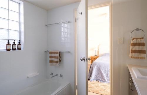 Cottesloe Apartment | Ric's Deux - ocean-front, 3 bedroom, beach villa
