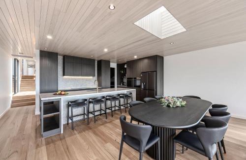 Lorne House | Riptide Lorne