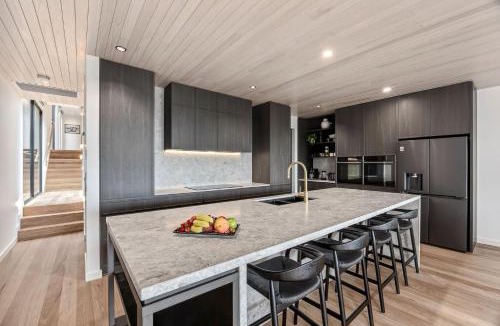 Lorne House | Riptide Lorne