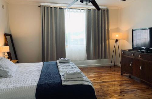 Darlington Point Apartment | Rivadestra Guest House Sleeps 6