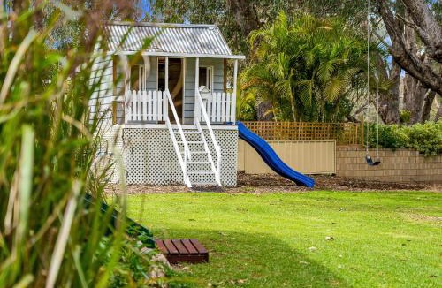 North Yunderup House | River Cottage, Absolute Waterfront Family and Pet Friendly Escape