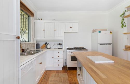 North Yunderup House | River Cottage, Absolute Waterfront Family and Pet Friendly Escape