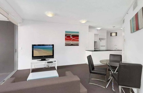 Kelvin Grove Apartment | River View 1BR w/Balcony and Pool Access