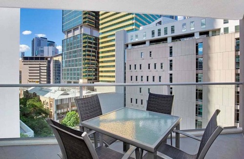 Kelvin Grove Apartment | River View 1BR w/Balcony and Pool Access