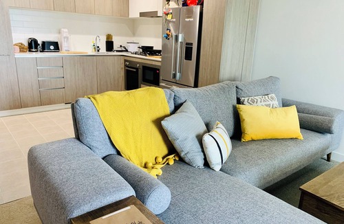 Eagle Farm Apartment | River Walks and CIty Views !