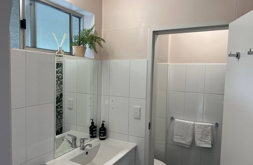 Bright Hotel | Riverbank Park Motel