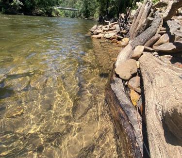Jamieson House | Riverfront, Kayaks, Hot Tub, Sauna & Fire pit