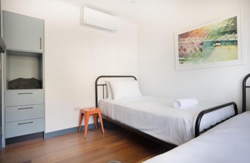 Surfers Paradise Apartment | Riverfront Villa 6 Surfers Paradise with Pool