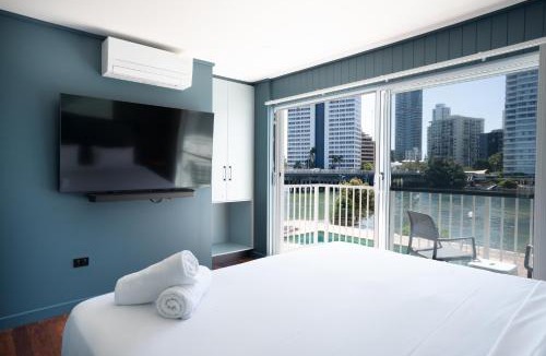 Surfers Paradise Apartment | Riverfront Villa 8 Surfers Paradise with Pool