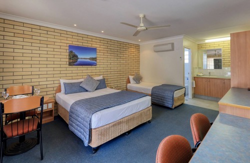 St. George Hotel | Riverland Motor Inn & River's Restaurant