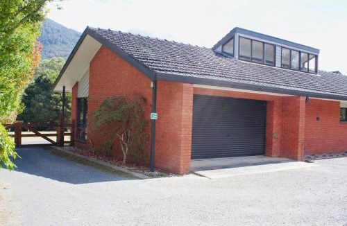 East Warburton House | Riverlin Estate