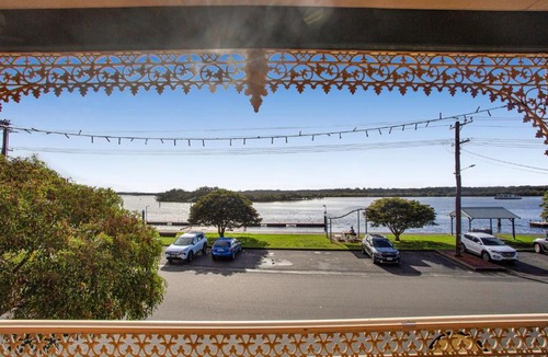 Tea Gardens House | Rivers Edge Apartment