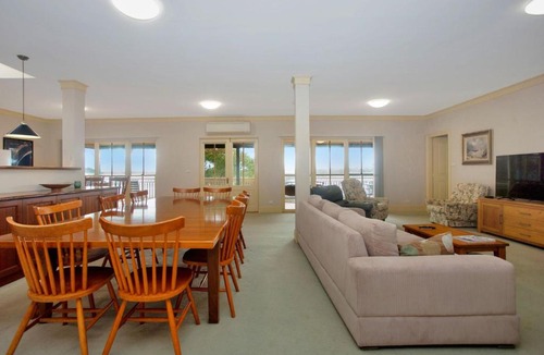Tea Gardens House | Rivers Edge Apartment