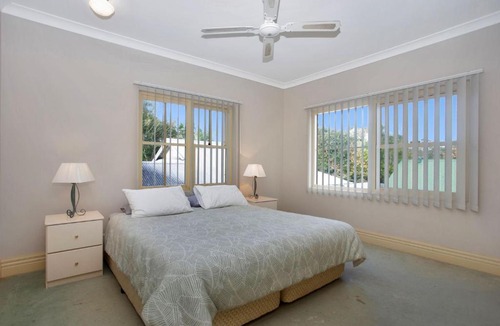 Tea Gardens House | Rivers Edge Apartment