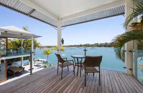 Noosa Heads House | Riverside Elegance on Noosa Parade