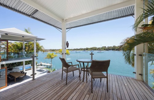 Noosa Heads House | Riverside Elegance on Noosa Parade