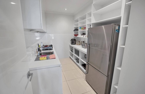 Eastwood House | Riverside Haven: Elevated views of the Mitchell River and Clifton Creek