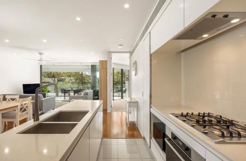 West End Apartment | Riverside Lux 2Bed 2Bath Parking