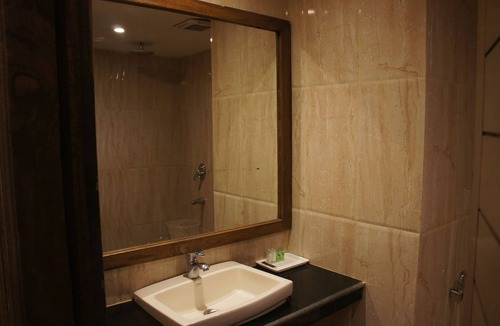 Srinagar Hotel | Riverside Resort