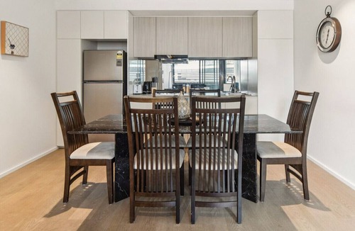 Docklands Apartment | Riverside Views Melbourne - WiFi-Netflix