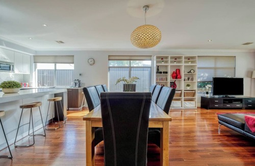 Rivervale House | Rivervale Retreat Spacious Family Living