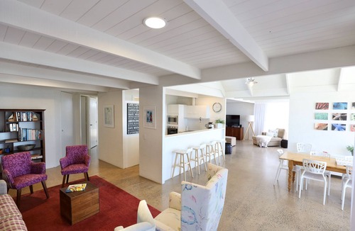 Waterhouse House | 'Robe On The Beach' - Large, sprawling beachfront holiday home in Robe.