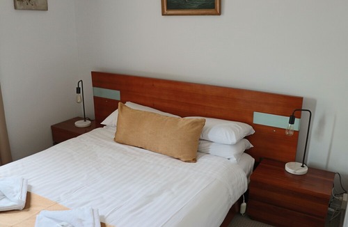 Oatlands House | Robinson Cottage