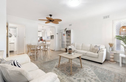 Rockingham House | Rockingham Beach Breeze: 2BR Retreat