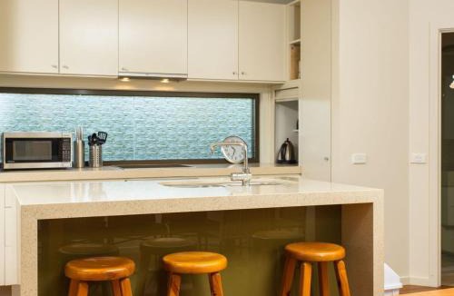 Merimbula House | Rolling Waves No 2