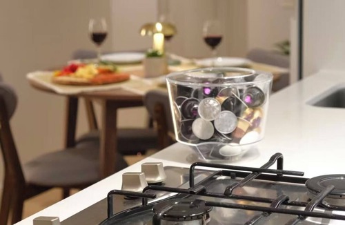 Melbourne Central Business District Apartment | Romantic 2BR CBD APT W/Pool, Sauna, and Gym