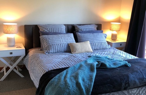 Darlington House | Romantic couples retreat with seasonal creek - Perth hills