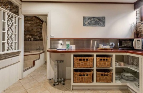 Talunga House | Romantic Loft Stays - Adelaide Hills - Randell's Mill - Wineries