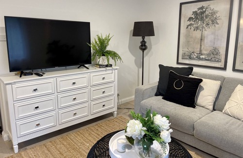 Greater Western Sydney Apartment | Romantic mountain studio with fire pit