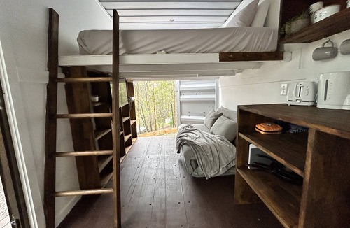 Wongawallan Cabin | Romantic Rustic shipping container with mountain views