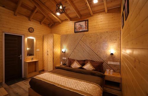 Naina Range Hotel | Rooftop Cottages & Restaurant, Pangot