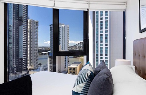 Brisbane Central Business District Apartment | Rooftop Pool Stunning Apartment Queen Street