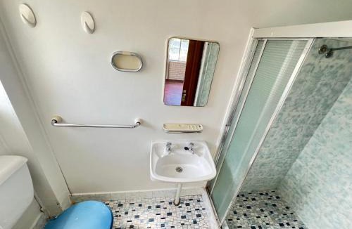 Epping House | Room 72