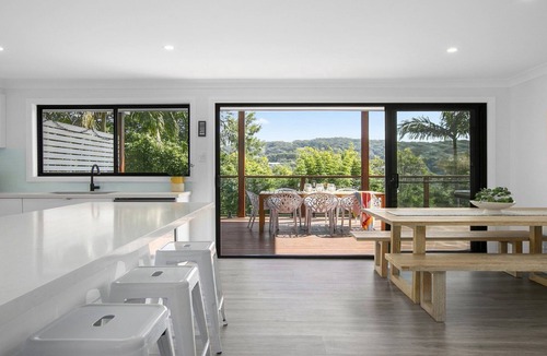 Copacabana House | Room for all, fireplace and walk to beach