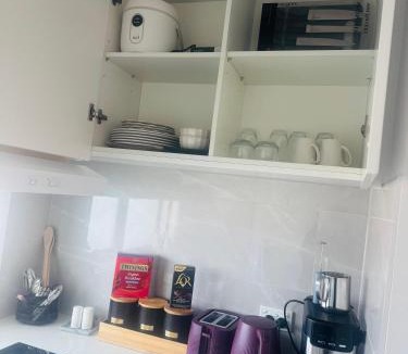Molonglo Valley House | Room for four Bright relaxing Guest suite