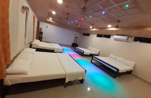 Anaimalai House | Room in Lodge - Royal Cottage, Anaimalai Multiple Room