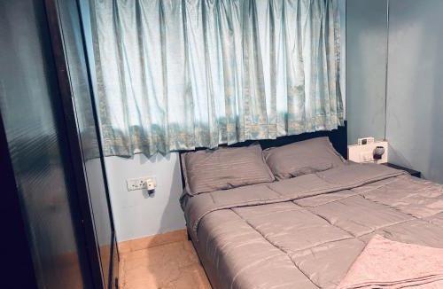 Pali Hill Apartment | Room with a balcony near the sea