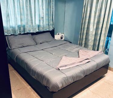 Pali Hill Apartment | Room with a balcony near the sea