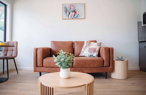 Dubbo Apartment | Ropa Standard Queen Suite - Luxe Stay in Dubbo