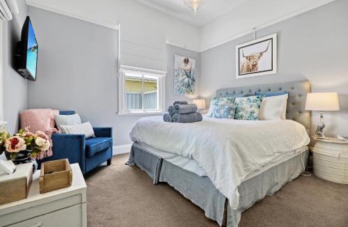 Bathurst House | Roseberne Cottage, Luxury in the CBD!