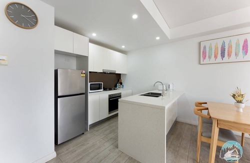 Rosebery Apartment | Rosebery 2BR Apartment: Free Parking & CBD Access